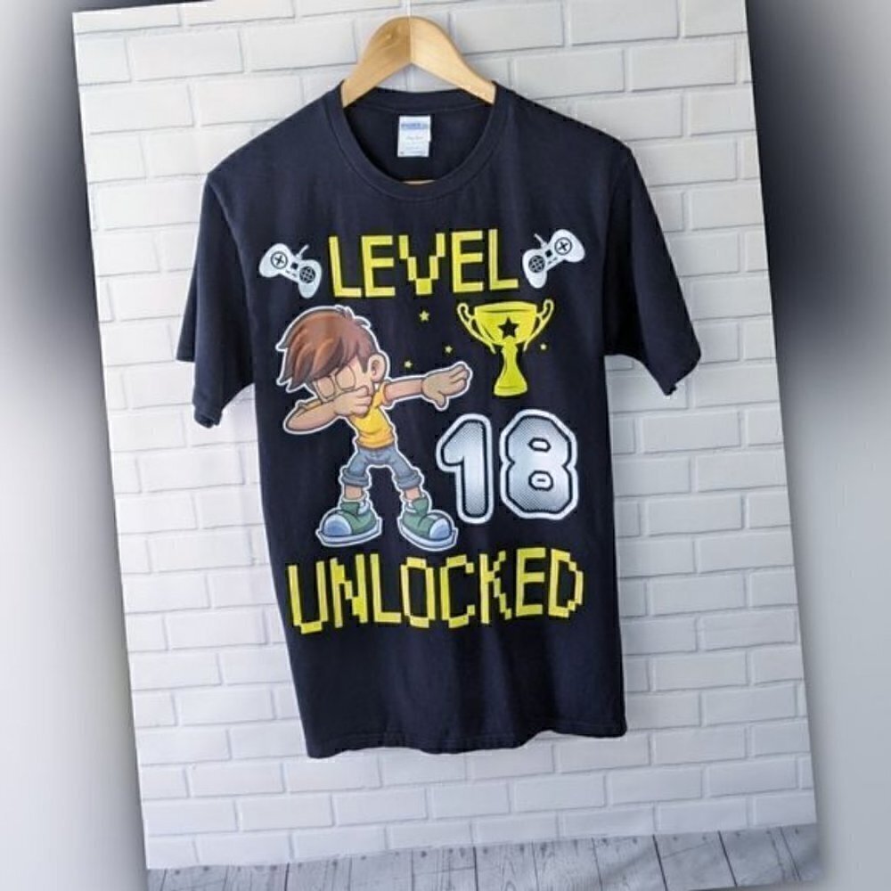 Port & Company Black "Level 18 Unlocked" Tee Men's Teens‎ Medium